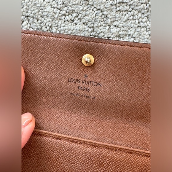 Authentic LV monogram compact wallet - Picture 9 of 11